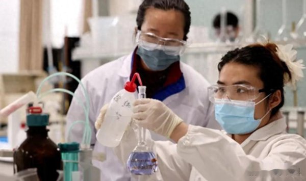 中期国际 中国药企凭 “超级改良” 杀出血路, 下一个药王竟藏在这些实验室里